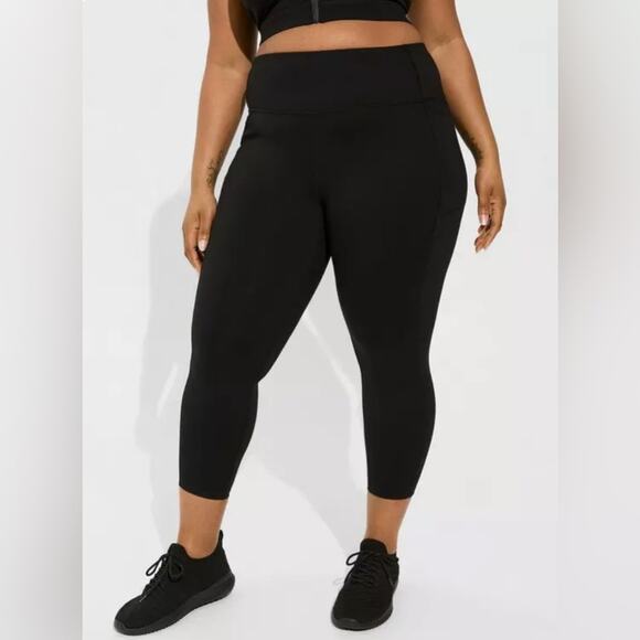 Torrid 4X Performance Core Crop Active Legging With Side Pockets NEW Black - Picture 1 of 7